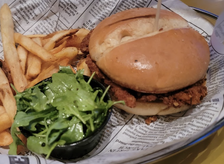 T-REX Café signature dishes Year Old Mac
Chicken Sandwich
Chocolate Extinction